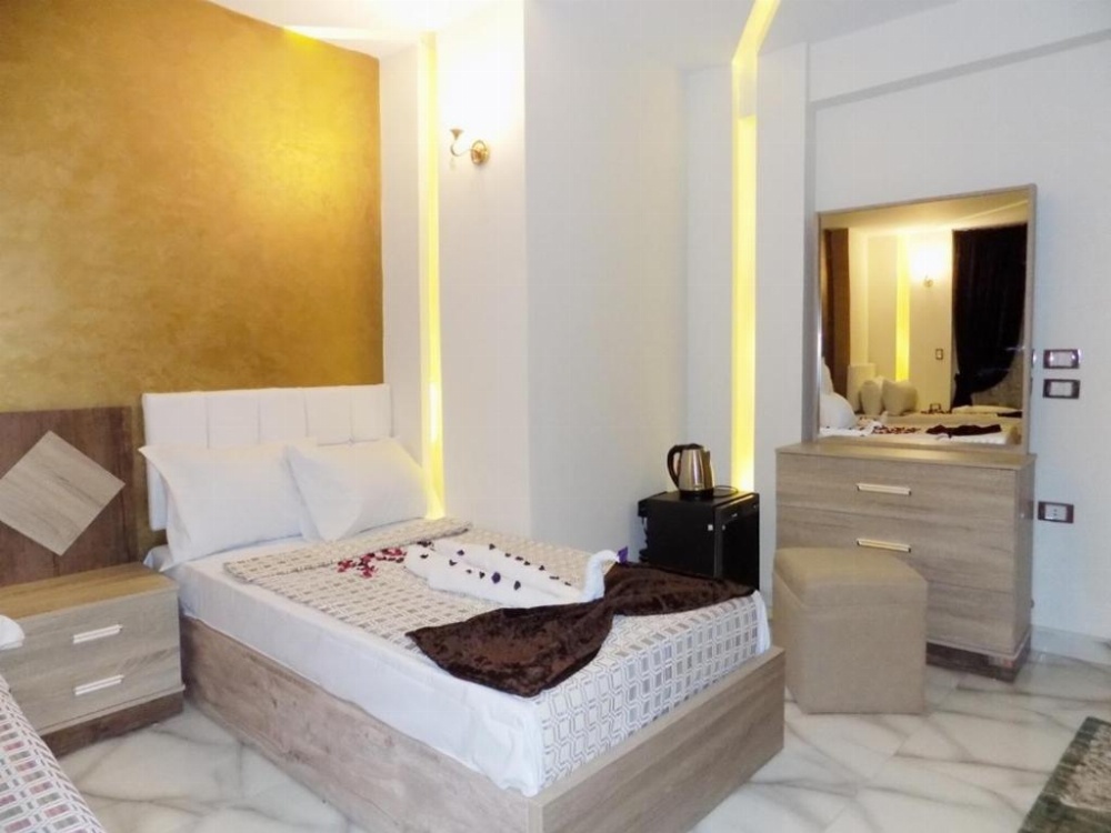 City Hotel