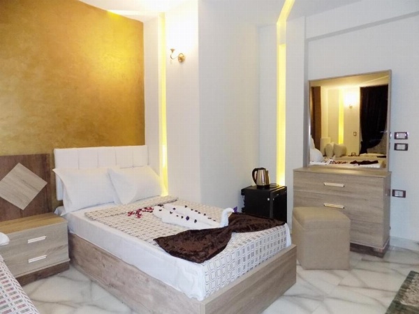 City Hotel image 4